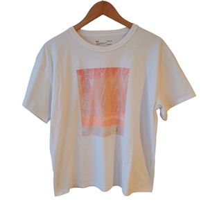 Under Armour Short Sleeve White with Pinkish/Orange Graphic Size Large